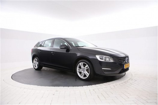 Volvo V60 - 2.0 D3 Momentum Schuifdak, Navigatie, Xenon, stoelverwarming - 1