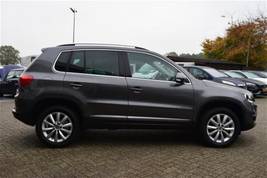 Volkswagen Tiguan - 1.4 TSI Sport&Style Trekhaak | Navigatie *All in prijs - 1