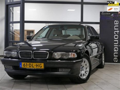 BMW 7-serie - 735i V8 *Prachtige Youngtimer* Org NL slechts 218dkm 2e EIG. 238pk Leder/Navi/Automaat - 1