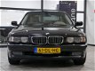 BMW 7-serie - 735i V8 *Prachtige Youngtimer* Org NL slechts 218dkm 2e EIG. 238pk Leder/Navi/Automaat - 1 - Thumbnail