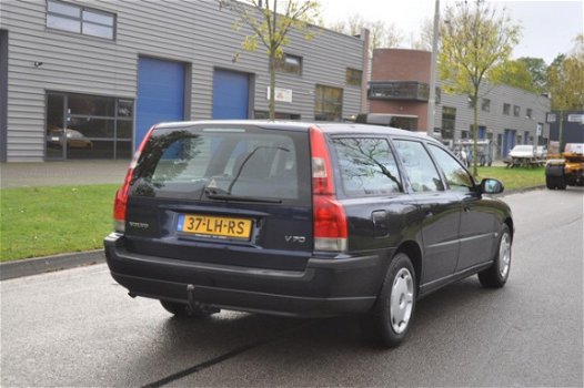 Volvo V70 - 2.4 Edition I CLIMA/NAVIGATIE/CRUISE YOUNGTIMER - 1