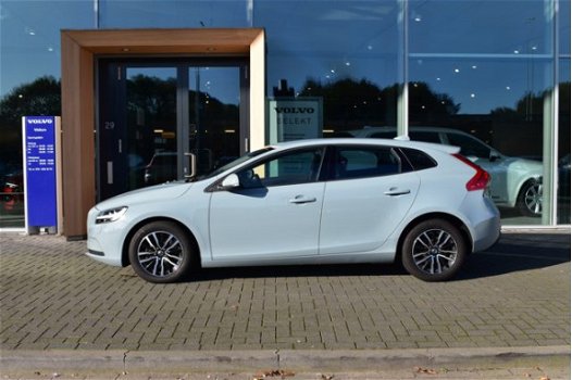 Volvo V40 - 2.0 D2 Momentum Business Pack Connect, Scandinavian Line, BLIS - 1