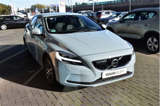 Volvo V40 - 2.0 D2 Momentum Business Pack Connect, Scandinavian Line, BLIS - 1