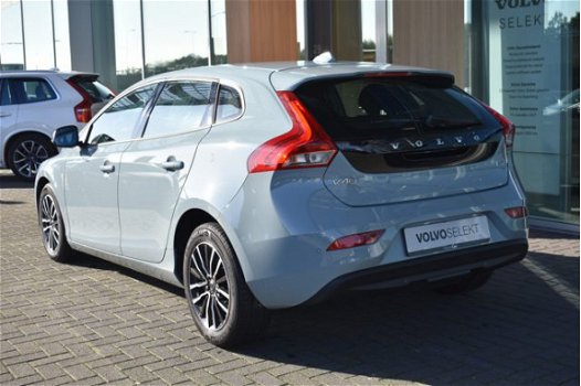 Volvo V40 - 2.0 D2 Momentum Business Pack Connect, Scandinavian Line, BLIS - 1