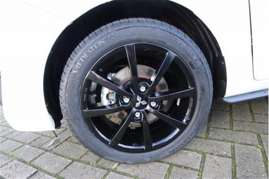 Mitsubishi Space Star - 1.0 Black Edition €2100 korting All-season banden - 1