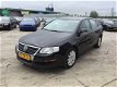 Volkswagen Passat - 1.6 16V FSI Trendline - 1 - Thumbnail