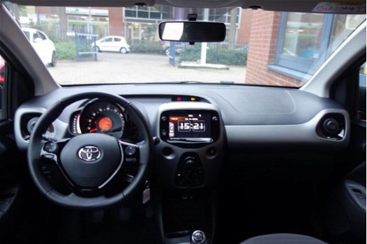 Toyota Aygo - 1.0 VVT-i x-play Lichtmetalen velgen Apple Car Play / Fabrieksgarantie - 1