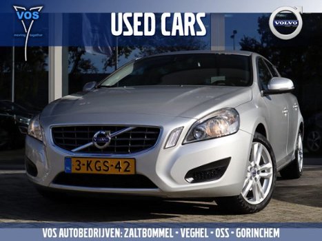 Volvo V60 - 1.6 T3 Momentum | Trekhaak | Navigatie | Bluetooth - 1