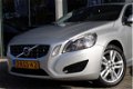 Volvo V60 - 1.6 T3 Momentum | Trekhaak | Navigatie | Bluetooth - 1 - Thumbnail