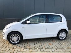 Volkswagen Up! - 1.0 high up BlueMotion 75 pk / Navi / Airco