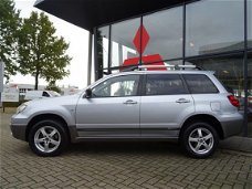 Mitsubishi Outlander - 2.0 Invite plus AIRCO TREKHAAK DEALER ONDERHOUDEN