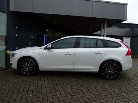 Volvo V60 - D5 Twin Engine Special Edition / Halftarief wegenbelasting Hybrid Technology Line - 1