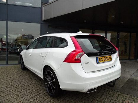 Volvo V60 - D5 Twin Engine Special Edition / Halftarief wegenbelasting Hybrid Technology Line - 1