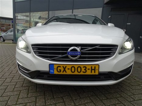 Volvo V60 - D5 Twin Engine Special Edition / Halftarief wegenbelasting Hybrid Technology Line - 1