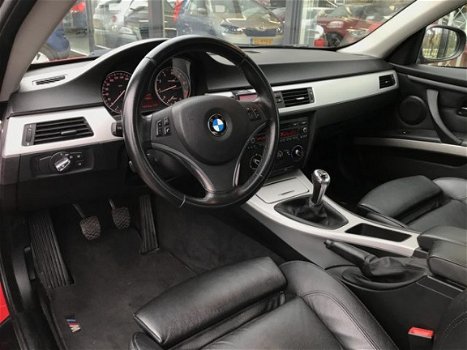 BMW 3-serie Coupé - 320i 163pk Xenon Leder Sportstoelen 19'' Lichtmeta - 1