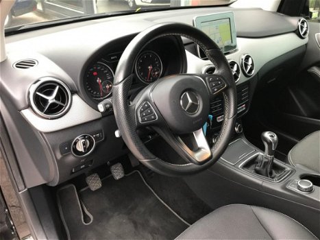 Mercedes-Benz B-klasse - B180 Ambition Nieuw Model Half Leder Xenon Navi Trekhaak - 1