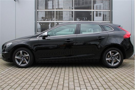 Volvo V40 - D2 2.0 120PK Business Sport / Xenon / Voorruit Verwarming - 1