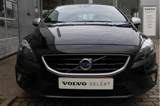 Volvo V40 - D2 2.0 120PK Business Sport / Xenon / Voorruit Verwarming - 1