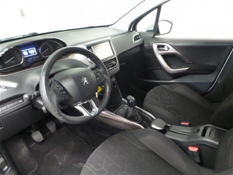 Peugeot 2008 - 1.2 VTi 82pk Active met Navigatie - 1