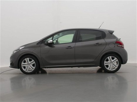 Peugeot 208 - 1.2 82pk Signature | Navigatie | Airco | Parkeersensoren | Regensensor | Donker getint - 1