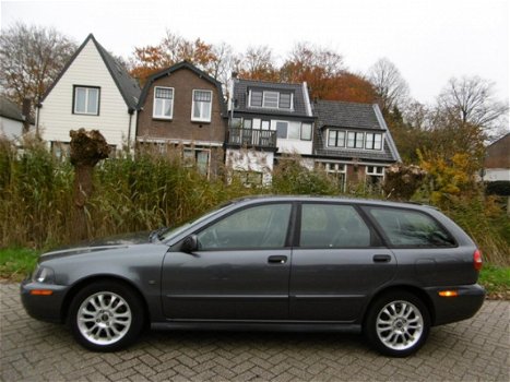 Volvo V40 - 2.0 Europa Prestige 136pk Leder 1e eigenaar Clima Cruise Etc - 1