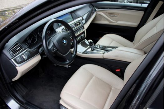 BMW 5-serie - 523i HIGH EXECUTIVE AUTOMAAT XENON NAVI LEDER - 1