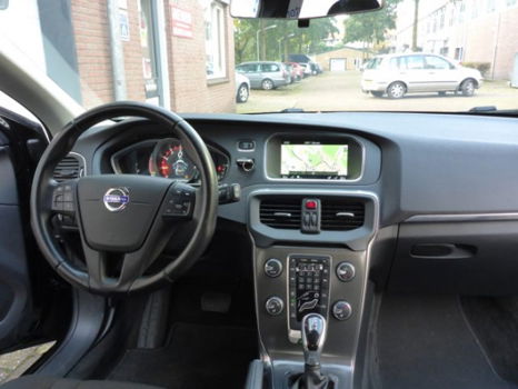 Volvo V40 - T2 Momentum Automaat, Navigatie, City Safety, Blue tooth, Stoelverw... Vestiging Hilvers - 1