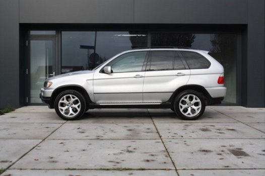 BMW X5 - 4.4i Executive // Full Option // Youngtimer - 1