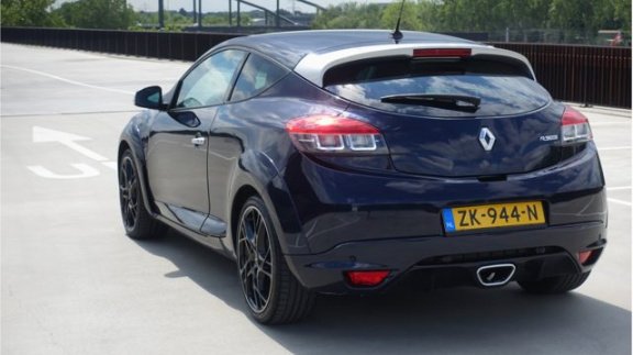 Renault Mégane Coupé - 2.0 T Sport Red Bull Racing RB8 - 1