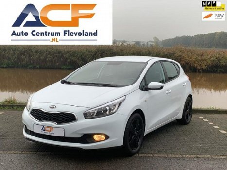 Kia Cee'd - 1.4 CVVT Airco , zomer / winterbanden Comfortline - 1