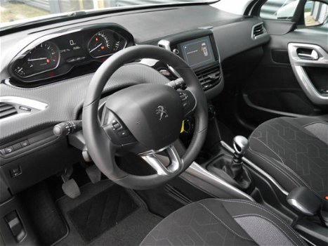 Peugeot 2008 - 1.2 PureTech 130pk Active | Navi | USB | Cruise | PDC - 1