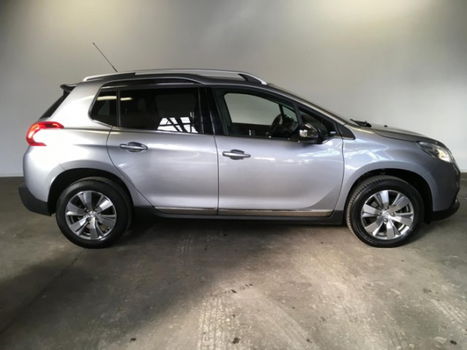 Peugeot 2008 - 1.2 PureTech Allure Navi / Clima / Panodak / Etc - 1