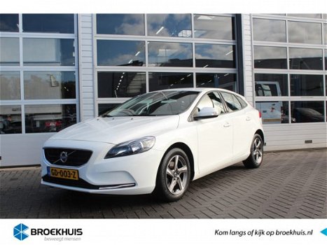 Volvo V40 - T2 Kinetic Business / Navigatie / Bluetooth / Parkeersensoren - 1