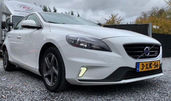 Volvo V40 - D4 R-Design - 1