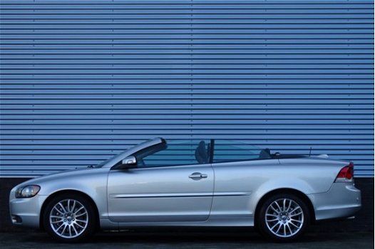 Volvo C70 Convertible - 2.4 D5 Momentum Automaat, Leer, Navigatie, Cruise, Climate - 1