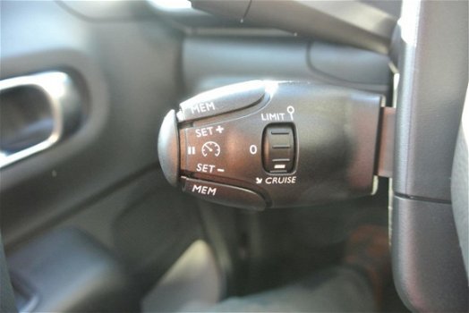 Citroën C3 - PureTech 82pk Feel Edition NAVI-DAB-PDC - 1