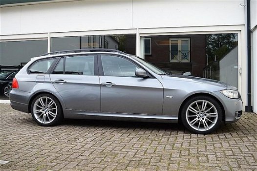 BMW 3-serie Touring - 320i Pano/schuifdak trekhaak xenon half leder 18