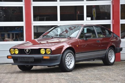 Alfa Romeo GTV - 2.0 - 1