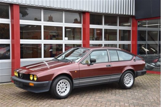 Alfa Romeo GTV - 2.0 - 1