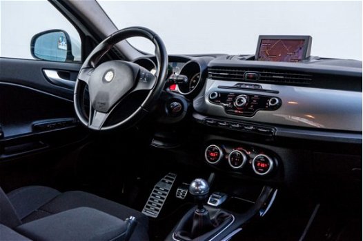 Alfa Romeo Giulietta - 1.4T 170pk Distinctive Full map navigatie/ Alfa DNA/ Climate control/ Tel. bl - 1