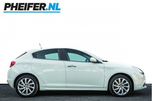 Alfa Romeo Giulietta - 1.4T 170pk Distinctive Full map navigatie/ Alfa DNA/ Climate control/ Tel. bl - 1