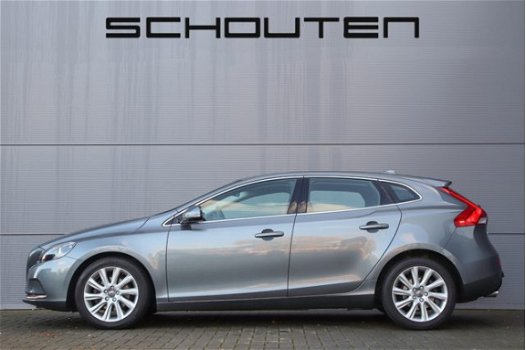 Volvo V40 - 1.6 T3 Momentum Navi Ecc Cruise PDC Trekhaak 17'' - 1