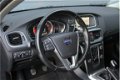 Volvo V40 - 1.6 T3 Momentum Navi Ecc Cruise PDC Trekhaak 17'' - 1 - Thumbnail