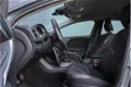 Volvo V40 - 1.6 T3 Momentum Navi Ecc Cruise PDC Trekhaak 17'' - 1 - Thumbnail