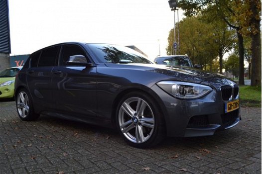 BMW 1-serie - 125d AUTO-8 / M PAKKET / ALCANTARA / NAVI / CAMERA / H-K SOUND / LMV 18'' - 1