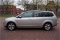 Ford Focus Wagon - 1.8-16V Futura Flexifuel 2e EIGENAAR DEALER ONDERHOUDEN - 1 - Thumbnail