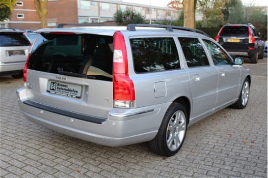 Volvo V70 - 2.4 T5 260pk Summum Schuifdak Soft-leder - 1