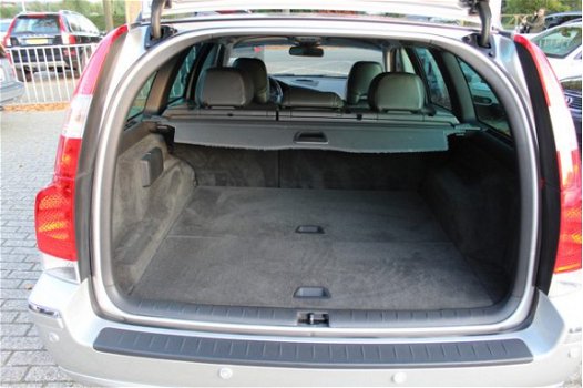 Volvo V70 - 2.4 T5 260pk Summum Schuifdak Soft-leder - 1