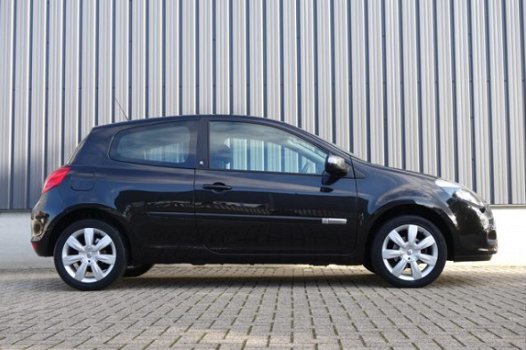 Renault Clio - 1.6I 20TH ANNIVERSARY AUTOMAAT/ NAVI/ LMV/ RIJKLAAR - 1