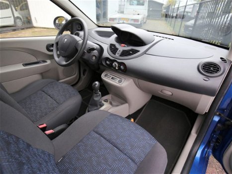 Renault Twingo - 1.2 Authentique Airco/Radio-Cd/Isofix 100% Dealer-onderhouden - 1